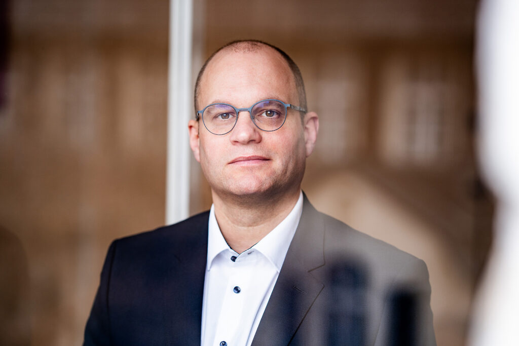 Anwalt für Insolvenzverschleppung – Dr. Book | Strafverteidigung & Beratung Dr. Book – Anwalt für Insolvenzverschleppung in Berlin, spezialisiert auf Verteidigung und Beratung für Geschäftsführer und Unternehmer.