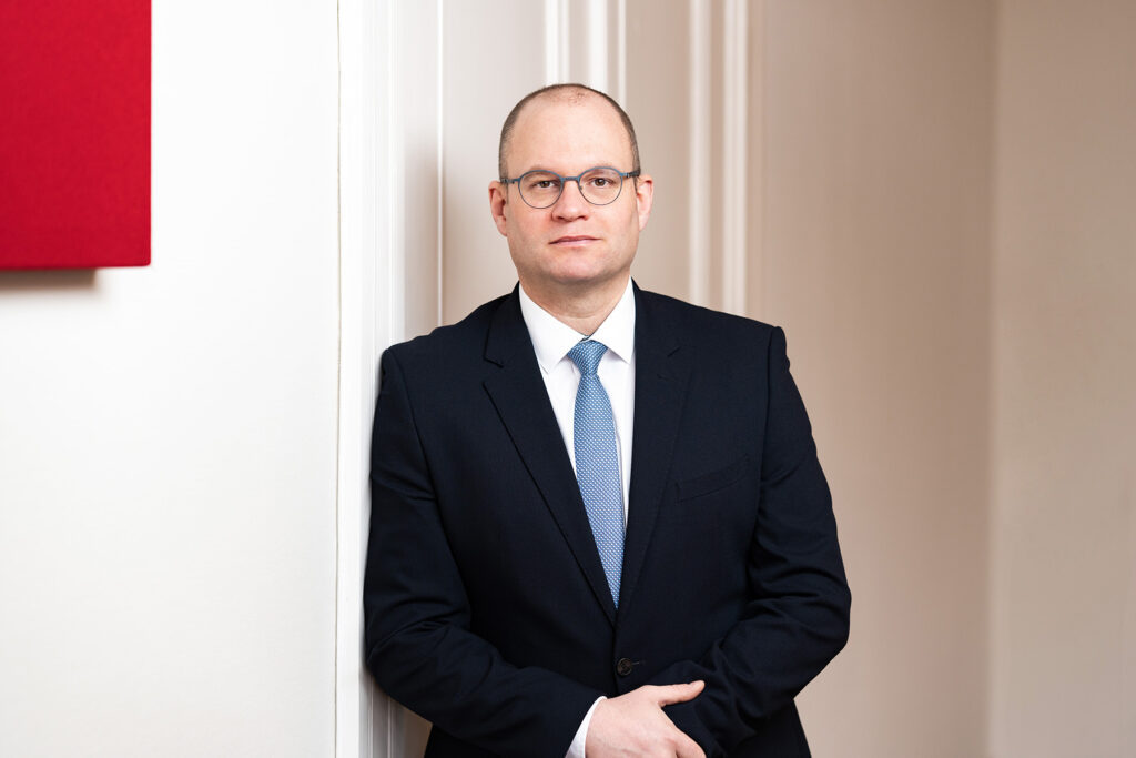 Anwalt Geldwäsche Berlin – Dr. Book | Strafverteidigung & Beratung Anwalt für Geldwäsche in Berlin – Dr. Book, Strafverteidiger für Geldwäsche-Delikte.