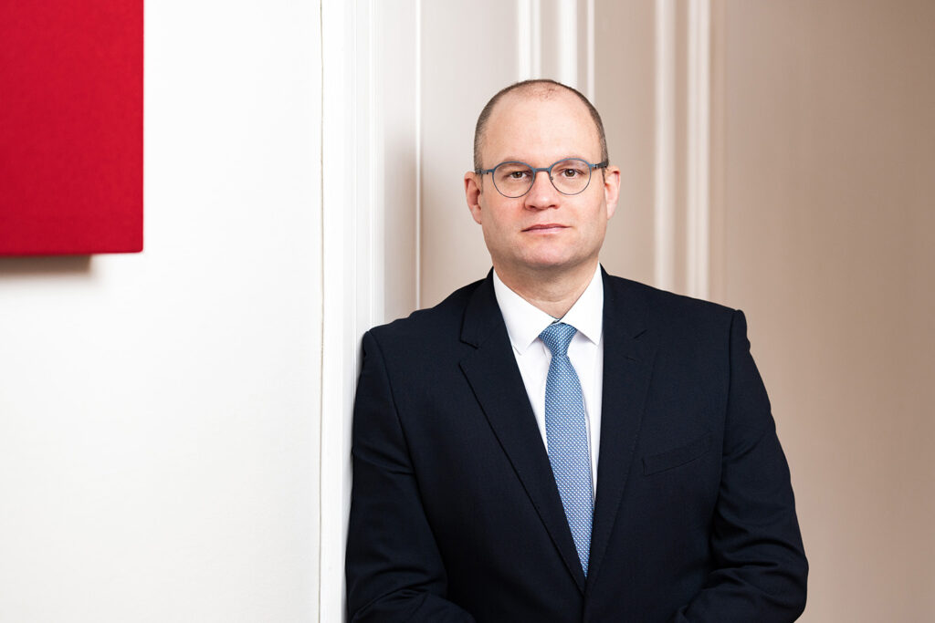 Anwalt Wirtschaftsstrafrecht – Dr. Book | Strafverteidigung Dr. Book – Anwalt für Wirtschaftsstrafrecht in Berlin.