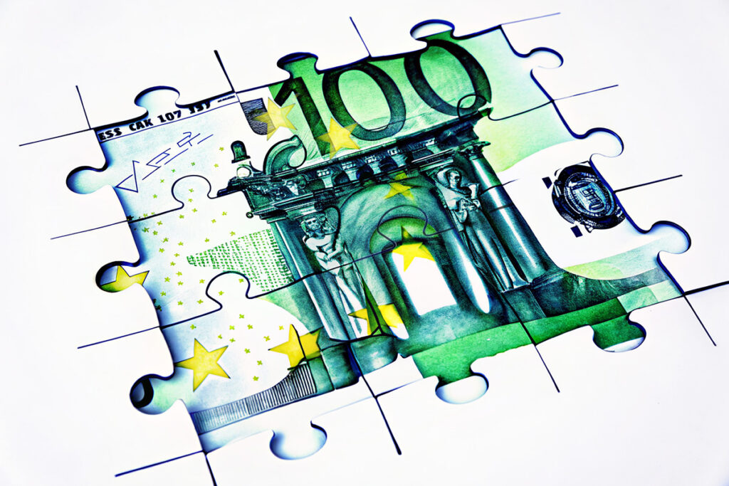 Illustration zur Selbstgeldwäsche nach § 261 StGB Puzzle mit 100-Euro-Schein als Symbol für komplexe Vermögensverschleierung bei Selbstgeldwäsche gemäß § 261 Abs. 7 StGB.